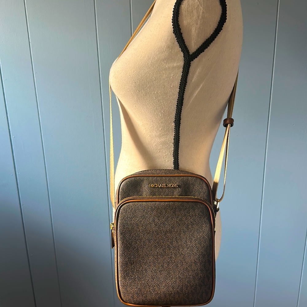 Michael Kors Jet Set Travel Crossbody